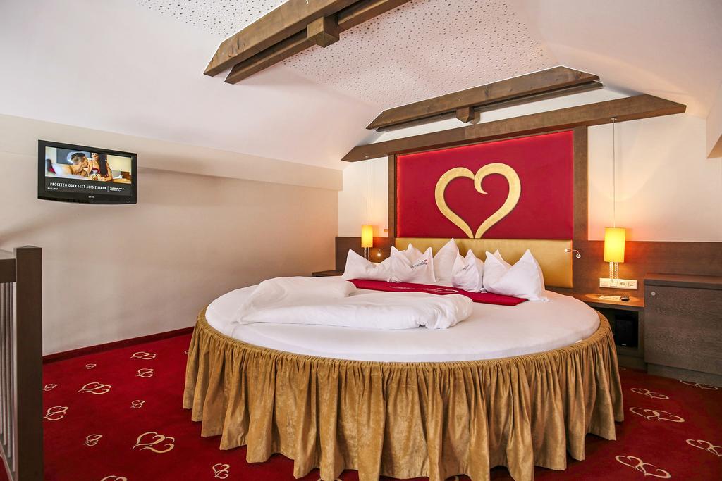 Alpen-Herz Romantik & Spa - Adults Only Ладис Екстериор снимка